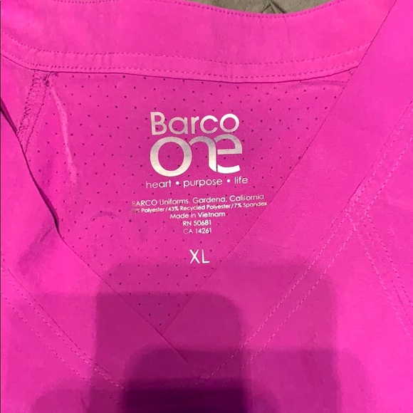 XLarge  barco scrub top - Picture 2 of 2
